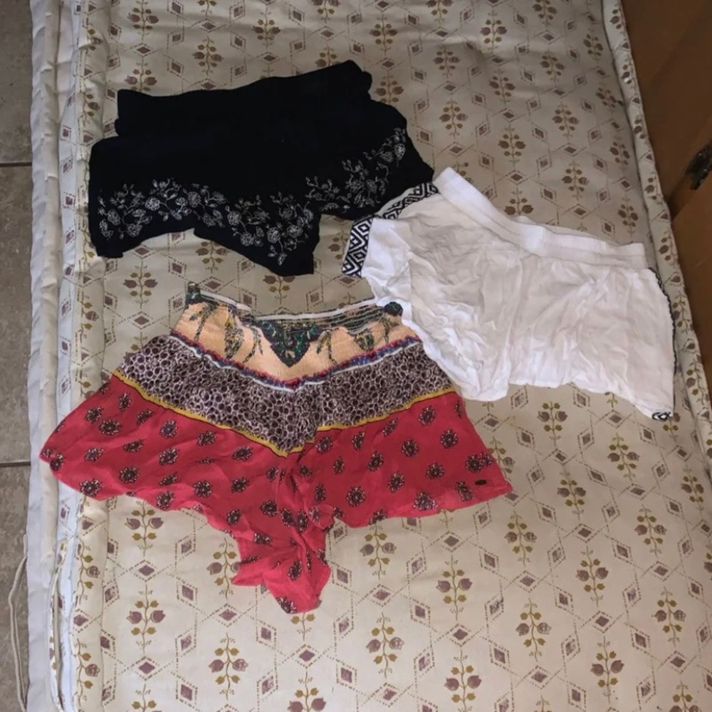 Bundle of 3 short shorts